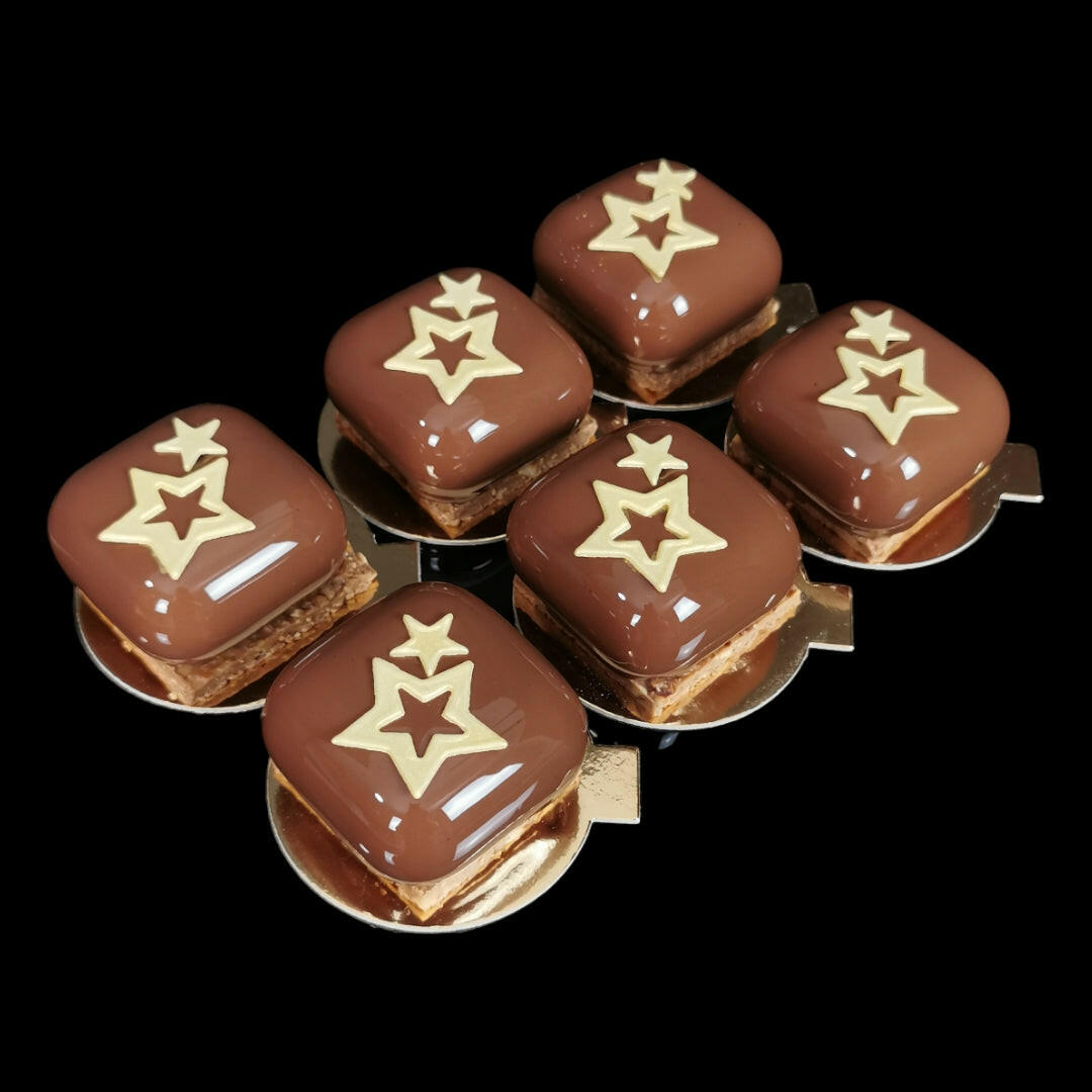 Black Forest petit gateaux - Christmas design - Caketopia